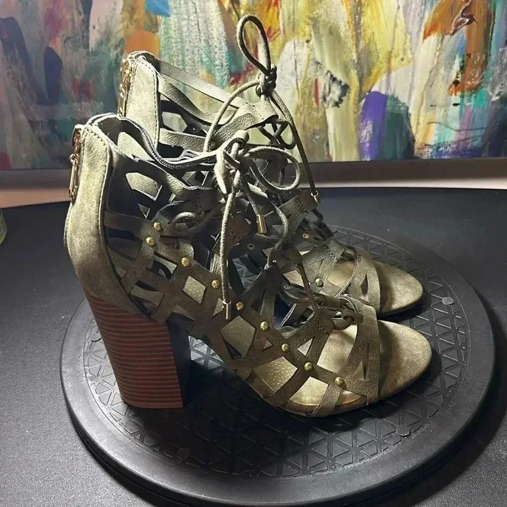 🔥LIKE NEW🔥 Rare / Sexy / Cute and Comfy / Size: 6.5 / Heel Height: 3.5 inches